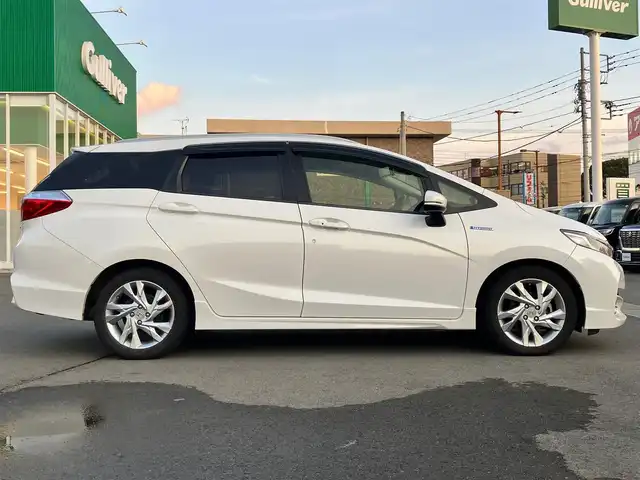 ホンダ シャトル ハイブリッド Z 静岡県 2015(平27)年 4.2万km ホワイトオーキッドパール 純正ナビ(CD/DVD/BT/フルセグ)/バックカメラ/ドライブレコーダー前後・全方位/ETC/エンジンスタートボタン/パワーステアリング/パワーウィンドウ/アイドリングストップ/パドルシフト/寒冷地仕様/保証書/取扱説明書/スマートキー/スペアキー１本/クルーズコントロール/純正フロアマット/ハーフレザーシート/D席N席シートヒーター/ルーフレール/純正アルミホイール/ABS/横滑り防止装置/オートライト/LEDヘッドライト/W+サイドエアバッグ/カーテンエアバッグ/衝突軽減システム/デジタルインナーミラー