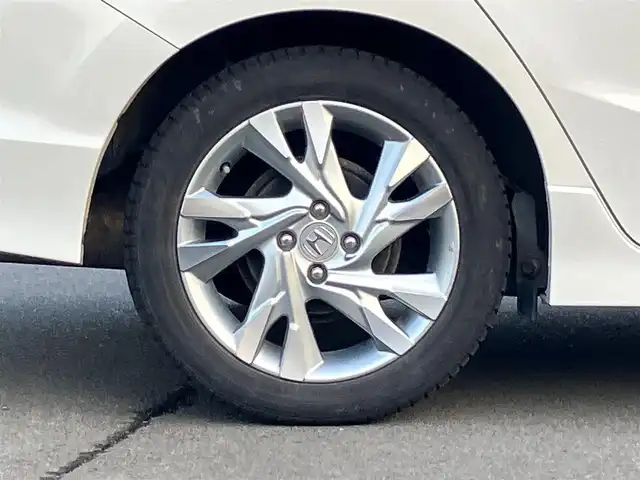 ホンダ シャトル ハイブリッド Z 静岡県 2015(平27)年 4.2万km ホワイトオーキッドパール 純正ナビ(CD/DVD/BT/フルセグ)/バックカメラ/ドライブレコーダー前後・全方位/ETC/エンジンスタートボタン/パワーステアリング/パワーウィンドウ/アイドリングストップ/パドルシフト/寒冷地仕様/保証書/取扱説明書/スマートキー/スペアキー１本/クルーズコントロール/純正フロアマット/ハーフレザーシート/D席N席シートヒーター/ルーフレール/純正アルミホイール/ABS/横滑り防止装置/オートライト/LEDヘッドライト/W+サイドエアバッグ/カーテンエアバッグ/衝突軽減システム/デジタルインナーミラー