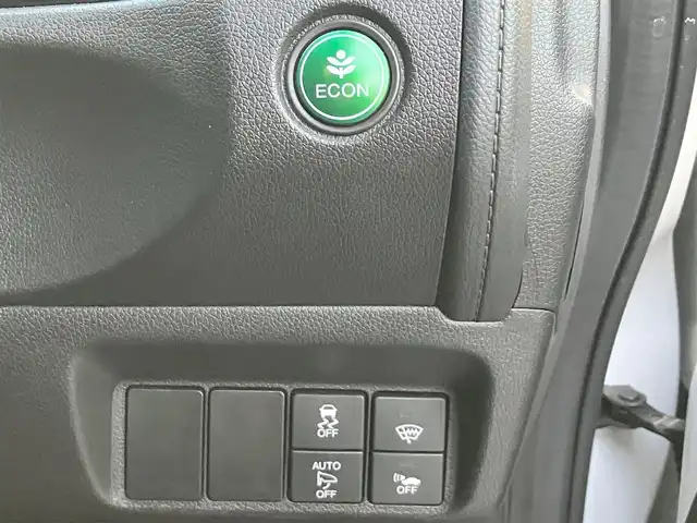 ホンダ シャトル ハイブリッド Z 静岡県 2015(平27)年 4.2万km ホワイトオーキッドパール 純正ナビ(CD/DVD/BT/フルセグ)/バックカメラ/ドライブレコーダー前後・全方位/ETC/エンジンスタートボタン/パワーステアリング/パワーウィンドウ/アイドリングストップ/パドルシフト/寒冷地仕様/保証書/取扱説明書/スマートキー/スペアキー１本/クルーズコントロール/純正フロアマット/ハーフレザーシート/D席N席シートヒーター/ルーフレール/純正アルミホイール/ABS/横滑り防止装置/オートライト/LEDヘッドライト/W+サイドエアバッグ/カーテンエアバッグ/衝突軽減システム/デジタルインナーミラー