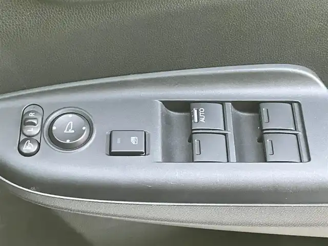 ホンダ シャトル ハイブリッド Z 静岡県 2015(平27)年 4.2万km ホワイトオーキッドパール 純正ナビ(CD/DVD/BT/フルセグ)/バックカメラ/ドライブレコーダー前後・全方位/ETC/エンジンスタートボタン/パワーステアリング/パワーウィンドウ/アイドリングストップ/パドルシフト/寒冷地仕様/保証書/取扱説明書/スマートキー/スペアキー１本/クルーズコントロール/純正フロアマット/ハーフレザーシート/D席N席シートヒーター/ルーフレール/純正アルミホイール/ABS/横滑り防止装置/オートライト/LEDヘッドライト/W+サイドエアバッグ/カーテンエアバッグ/衝突軽減システム/デジタルインナーミラー