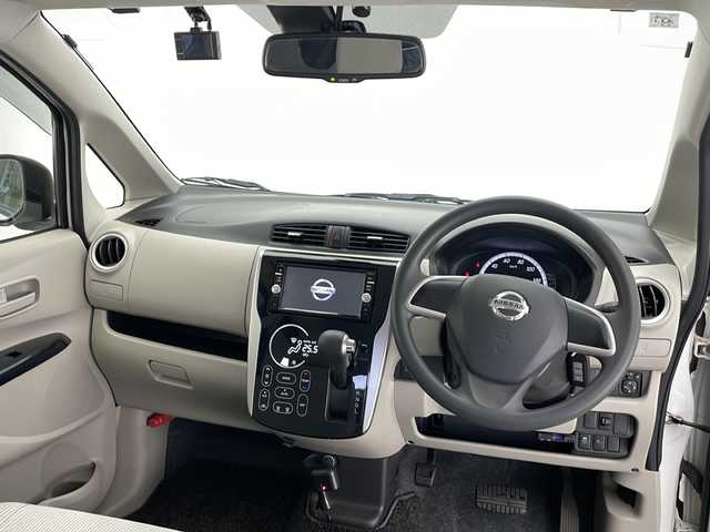 日産 デイズ X Vセレ +SeftyⅡ 長野県 2015(平27)年 5.4万km ホワイトパール 純正ナビ/（フルセグ、CD、DVD、BT）/アラウンドビューモニター/衝突軽減ブレーキ/純正ホイルキャップ付き夏タイヤ車載/ドアバイザー/フォグランプ/アイドリングストップ/電格ミラー/ウィンカーミラー/純正フロアマット（D席欠品）