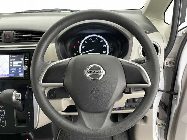 日産 デイズ X Vセレ +SeftyⅡ 長野県 2015(平27)年 5.4万km ホワイトパール 純正ナビ/（フルセグ、CD、DVD、BT）/アラウンドビューモニター/衝突軽減ブレーキ/純正ホイルキャップ付き夏タイヤ車載/ドアバイザー/フォグランプ/アイドリングストップ/電格ミラー/ウィンカーミラー/純正フロアマット（D席欠品）