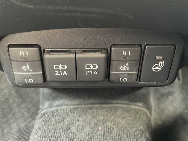 トヨタ シエンタ ファンベースG セーフティEDⅡ 兵庫県 2022(令4)年 3.3万km ブラックマイカ ワンオーナー/保証書・取説・有/社外メモリーナビ・フルセグ・BT・CD・DVD・FM・AM/バックカメラ/ETC/車線逸脱防止支援システム/衝突被害軽減ブレーキ/クリアランスソナー/パーキングアシストブレーキ/先行車発進通知/シートヒーター/ハンドルヒーター/前方ドライブレコーダー/オートハイビーム/両側パワースライドドア/アイドリングストップ/プッシュスタート/スマートキー×2/純正フロアマット