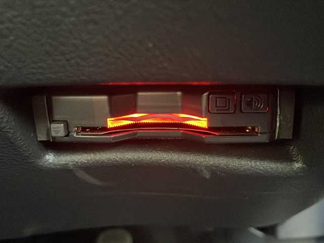 トヨタ シエンタ ファンベースG セーフティEDⅡ 兵庫県 2022(令4)年 3.3万km ブラックマイカ ワンオーナー/保証書・取説・有/社外メモリーナビ・フルセグ・BT・CD・DVD・FM・AM/バックカメラ/ETC/車線逸脱防止支援システム/衝突被害軽減ブレーキ/クリアランスソナー/パーキングアシストブレーキ/先行車発進通知/シートヒーター/ハンドルヒーター/前方ドライブレコーダー/オートハイビーム/両側パワースライドドア/アイドリングストップ/プッシュスタート/スマートキー×2/純正フロアマット