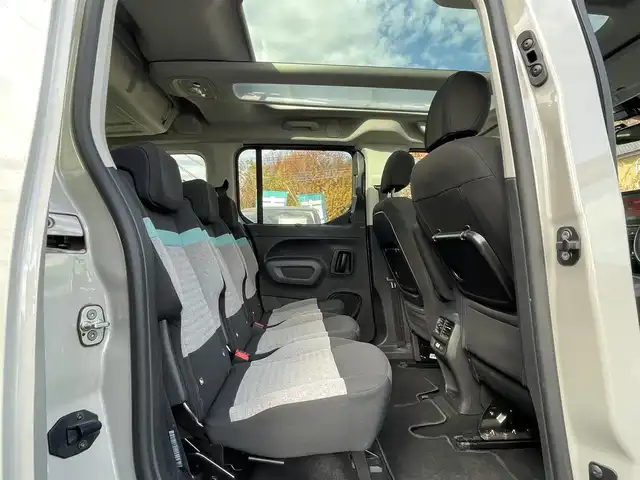 シトロエン シトロエン ベルランゴ シャイン 埼玉県 2021(令3)年 5.2万km サーブル ワンオーナー車/ディーゼルターボ/ガラスルーフ/純正ディスプレイオーディオ/カープレイ/360度カメラ/ETC/前後ドラレコ/アクティブクルーズコントロール/衝突軽減ブレーキ/クリアランスソナー/純正１６インチアルミ/プッシュスタート/スマートキー/保証書付整備手帳/取扱説明書