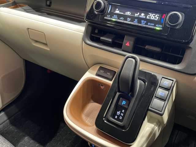 トヨタ シエンタ ハイブリッド Z 埼玉県 2023(令5)年 1.2万km ブラック トヨタセーフティーセンス/純正メモリーナビ/　　BT/フルセグ/バック、全方位カメラ/両側パワースライドドア/レーダークルーズコントロール/LEDオートライト/前席シートヒーター/ハンドルヒーター/純正ビルトインETC2.0