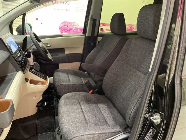 トヨタ シエンタ ハイブリッド Z 埼玉県 2023(令5)年 1.2万km ブラック トヨタセーフティーセンス/純正メモリーナビ/　　BT/フルセグ/バック、全方位カメラ/両側パワースライドドア/レーダークルーズコントロール/LEDオートライト/前席シートヒーター/ハンドルヒーター/純正ビルトインETC2.0