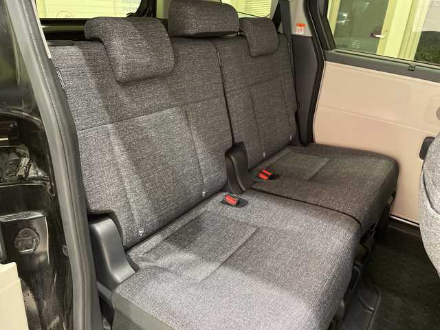 トヨタ シエンタ ハイブリッド Z 埼玉県 2023(令5)年 1.2万km ブラック トヨタセーフティーセンス/純正メモリーナビ/　　BT/フルセグ/バック、全方位カメラ/両側パワースライドドア/レーダークルーズコントロール/LEDオートライト/前席シートヒーター/ハンドルヒーター/純正ビルトインETC2.0