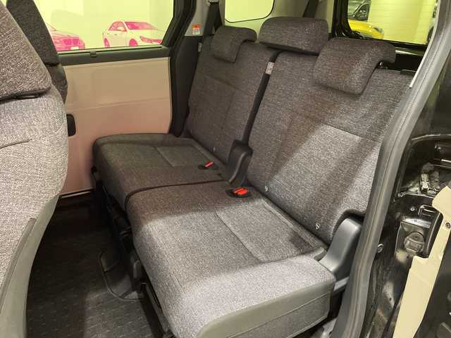 トヨタ シエンタ ハイブリッド Z 埼玉県 2023(令5)年 1.2万km ブラック トヨタセーフティーセンス/純正メモリーナビ/　　BT/フルセグ/バック、全方位カメラ/両側パワースライドドア/レーダークルーズコントロール/LEDオートライト/前席シートヒーター/ハンドルヒーター/純正ビルトインETC2.0