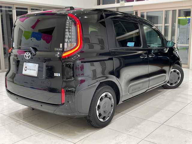 トヨタ シエンタ ハイブリッド Z 埼玉県 2023(令5)年 1.2万km ブラック トヨタセーフティーセンス/純正メモリーナビ/　　BT/フルセグ/バック、全方位カメラ/両側パワースライドドア/レーダークルーズコントロール/LEDオートライト/前席シートヒーター/ハンドルヒーター/純正ビルトインETC2.0