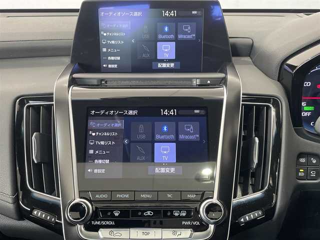 トヨタ クラウン ハイブリッド RS アドバンス 岡山県 2019(令1)年 4.7万km ホワイトパールクリスタルシャイン サンルーフ（OP）/セーフティパッケージ＋（OP）/・パーキングサポートブレーキ（後方歩行者）/・パノラミックビューモニター＆インテリジェントパーキングアシスト/・ブラインドスポットモニター/・リヤクロストラフィックオートブレーキ（後方接近車両）/・リヤクロストラフィックアラート/・カラーヘッドアップディスプレイ/・ドアミラー追加機能（リバース連動機能＆足元照明）/レザーシートパッケージ/・本革シート/・前席シートベンチレーション/・合成皮革巻きオーナメント表皮/・前席シートヒーター/・ステアリングヒーター/・肩口パワーシート/LEDシーケンシャルターンランプ/純正SDナビ/（フルセグTV/CD/DVD/Bluetooth/AUX）/純正18インチAW/純正フロアマット/純正ETC2.0ユニット/前後ドライブレコーダー
