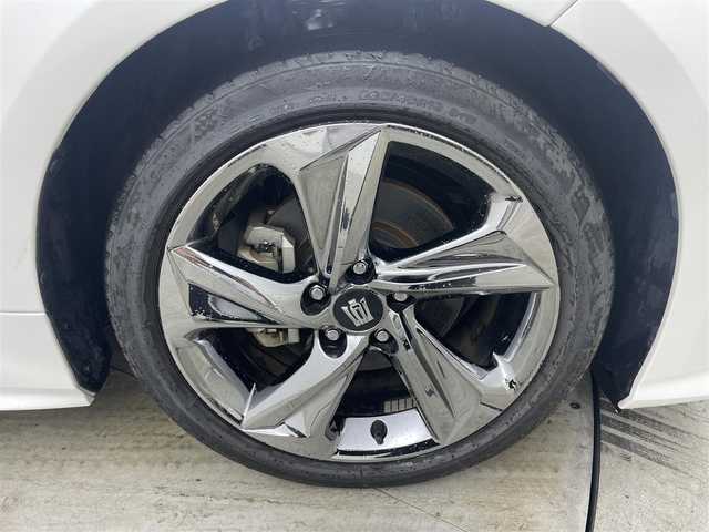 トヨタ クラウン ハイブリッド RS アドバンス 岡山県 2019(令1)年 4.7万km ホワイトパールクリスタルシャイン 純正SDナビ/（CD/DVD/ＢＴ/ＵＳＢ/フルセグ/AUX）/サンルーフ/プリクラッシュセーフティ/セーフティパッケージ/パーキングサポートブレーキ（後方歩行者）/パノラミックビューモニター＆インテリジェントパーキングアシスト/ブラインドスポットモニター/リヤクロストラフィックオートブレーキ（後方接近車両）/リヤクロストラフィックアラート/カラーヘッドアップディスプレイ/ドアミラー追加機能（リバース連動機能＆足元照明）/レザーシートパッケージ/本革シート/前席シートベンチレーション/合成皮革巻きオーナメント表皮/前席シートヒーター/ステアリングヒーター/肩口パワーシート/LEDシーケンシャルターンランプ/純正18インチアルミホイール/純正フロアマット/純正ETC2.0ユニット/ドライブレコーダー（前後）/踏み間違い防止/ステアリングヒーター/オートブレーキホールド/ＴＶキャンセラー/ＩＳＯＦＩＸ/ステアリングスイッチ/電動チルトステアリング/ウインカーミラー/ドアバイザー/置くだけ充電