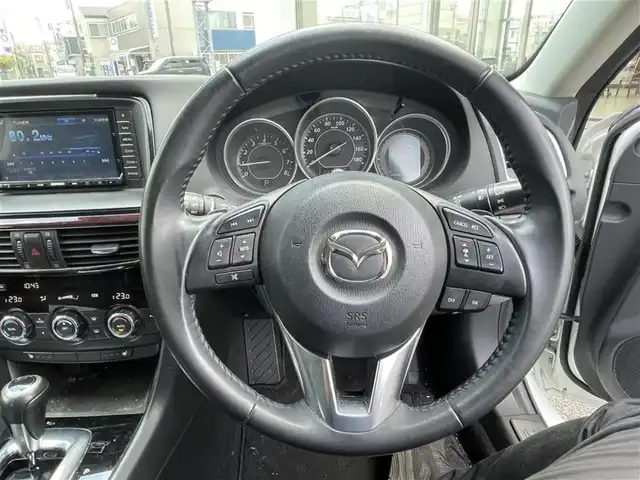 マツダ アテンザ ワゴン 25S Lパッケージ 埼玉県 2013(平25)年 11.3万km スノーフレイクホワイトパールマイカ (株)IDOMが運営する【じしゃロン鳩ヶ谷店】の自社ローン専用車両になりますこちらは現金またはオートローンご利用時の価格です。自社ローンご希望の方は別途その旨お申付け下さい/スマートシティブレーキサポート/レーダークルーズコントロール/レーンキープアシスト/純正メモリーナビ/フルセグＴＶ/バックカメラ/ＥＴＣ/前後ドライブレコーダー/黒革シート/電動シート/シートヒーター/ＨＩＤヘッドライト