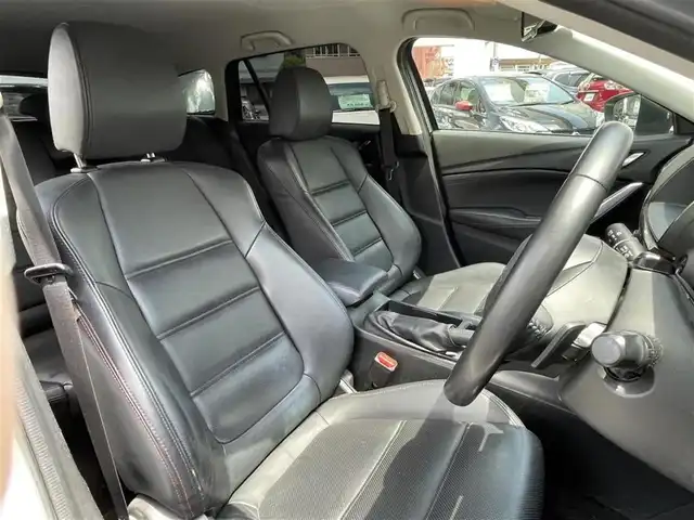 マツダ アテンザ ワゴン 25S Lパッケージ 埼玉県 2013(平25)年 11.3万km スノーフレイクホワイトパールマイカ (株)IDOMが運営する【じしゃロン鳩ヶ谷店】の自社ローン専用車両になりますこちらは現金またはオートローンご利用時の価格です。自社ローンご希望の方は別途その旨お申付け下さい/スマートシティブレーキサポート/レーダークルーズコントロール/レーンキープアシスト/純正メモリーナビ/フルセグＴＶ/バックカメラ/ＥＴＣ/前後ドライブレコーダー/黒革シート/電動シート/シートヒーター/ＨＩＤヘッドライト