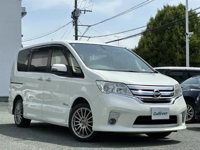 日産 セレナ ハイウェイスター Sハイブリッド 熊本県 2013(平25)年 8.9万km ブリリアントホワイトパール 純正SDナビ(MC313D-W)/【フルセグTV/SD/CD/DVD/Bluetooth】/バックカメラ/ALPINEフリップダウンモニター/片側パワースライドドア/クルーズコントロール/社外17インチアルミホイール/Clazzio革調シートカバー/オートライト/ETC/横滑り防止装置/盗難防止装置/純正フロアマット/プッシュスタート/スマートキー/スペアキー/三列シート/ウォークスルー/取扱説明書/保証書