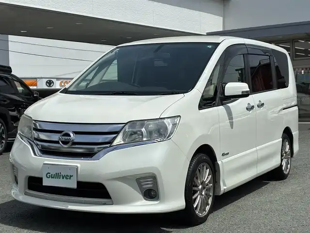 日産 セレナ ハイウェイスター Sハイブリッド 熊本県 2013(平25)年 8.9万km ブリリアントホワイトパール 純正SDナビ(MC313D-W)/【フルセグTV/SD/CD/DVD/Bluetooth】/バックカメラ/ALPINEフリップダウンモニター/片側パワースライドドア/クルーズコントロール/社外17インチアルミホイール/Clazzio革調シートカバー/オートライト/ETC/横滑り防止装置/盗難防止装置/純正フロアマット/プッシュスタート/スマートキー/スペアキー/三列シート/ウォークスルー/取扱説明書/保証書
