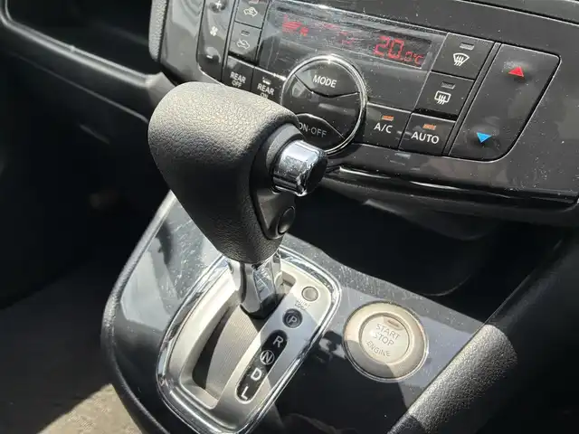 日産 セレナ ハイウェイスター Sハイブリッド 熊本県 2013(平25)年 8.9万km ブリリアントホワイトパール 純正SDナビ(MC313D-W)/【フルセグTV/SD/CD/DVD/Bluetooth】/バックカメラ/ALPINEフリップダウンモニター/片側パワースライドドア/クルーズコントロール/社外17インチアルミホイール/Clazzio革調シートカバー/オートライト/ETC/横滑り防止装置/盗難防止装置/純正フロアマット/プッシュスタート/スマートキー/スペアキー/三列シート/ウォークスルー/取扱説明書/保証書