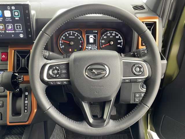 ダイハツ タフト G ターボ 道央・札幌 2023(令5)年 2.6万km フォレストカーキメタリック ・４WD　/ターボ/ 　スマートアシスト/・衝突回避支援ブレーキ/衝突安全ボディ/・EBD（電子制動力配分装置）、盗難防止システム/全周囲カメラ/横滑り防止装置/・レーンアシスト、ヒルスタートアシスト/・レーダークルーズコントロール/・純正ディスプレイオーディオ/・フルセグ/Bluetooth/USB/HDMI/・コーナーセンサー/・スカイフィールトップ/・運転席。助手席シートヒーター/・ETC/・スタッドレスタイヤ積込み