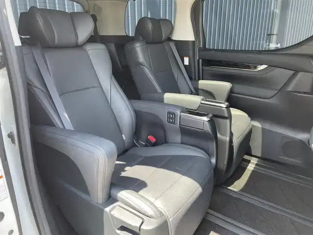 トヨタ アルファード S Cパッケージ 福岡県 2021(令3)年 4.2万km ホワイトパールクリスタルシャイン モデリスタエアロ(F.S.R)/ツインムーンルーフ/純正フリップダウンモニター/純正ＤＡナビ/CD/DVD/BT/バックカメラ/黒革シート/ＰＣＳ/LTA/ＢＳＭ/レーダークルーズコントロール/ビルトインETC/両側パワースライドドア/パワーバックドア/デジタルインナーミラー/シートメモリー/前席パワーシート/前席シートヒーター/ベンチレーション/オットマン/三眼LED/オートハイビーム/AC100V/電動パーキング/ブレーキホールド/スマートキー/プッシュスタート