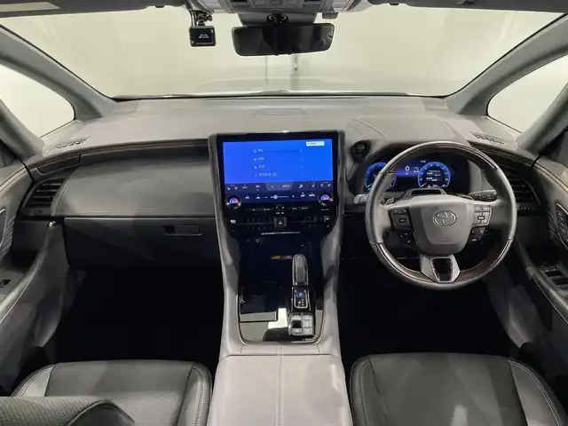 トヨタ アルファードハイブリット Z 愛知県 2023(令5)年 2.2万km プラチナホワイトパールマイカ 左右独立ムーンルーフ　/純正フリップダウンモニター　/純正１４インチディスプレイオーディオＰｌｕｓ　/（Bluetooth/フルセグTV/USB/FM/AM)/トヨタチームメイト/　-アドバンスパーク＋パーキングサポートブレーキ/トヨタセーフティセンス　/　-プリクラッシュセーフティ/　-レーントレーニングアシスト(LDA)/　-レーダークルーズコントロール(ACC)/　-オートマチックハイビーム/　-ロードサインアシスト/デジタルインナーミラー　/パノラマミックビューモニター/ビルトインETC2.0/前後ドライブレコーダー/両側パワースライドドア/ブラインドスポットモニター/AC100V/置くだけ充電/電動パワーシート/快適温熱シート＋ベンチレーション