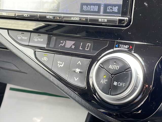 トヨタ アクア G ブラックソフトレザーセレ 山形県 2017(平29)年 14.1万km ライムホワイトパールクリスタルシャイン Toyota Safety Sense/純正SDナビ/・Bluetooth/・フルセグテレビ/・CD/DVD/・ＡＭ／ＦＭ/バックカメラ/ブラックレザーシート/前席シートヒーター/衝突軽減ブレーキ/横滑り防止装置/クルーズコントロール/プリクラッシュセーフティ/レーンキープアシスト/革巻ステアリング/ステアリングスイッチ/オートハイビーム/オートライト/スマートキー/プッシュスタート/ウインカーミラー/ＬＥＤヘッドライト