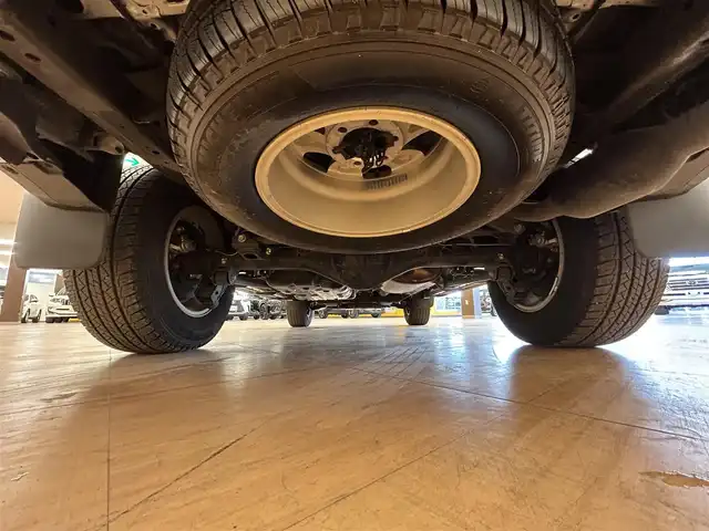 トヨタ ランドクルーザー プラド TX 群馬県 2023(令5)年 2.4万km ホワイトパールクリスタルシャイン トヨタセーフティセンス/・プリクラッシュセーフティ/・レーンディパーチャーアラート/・クリアランスソナー/・ロードサインアシスト/・レーダークルーズコントロール/・先行車発進告知/サンルーフ/純正SDナビ/・フルセグTV/・Bluetooth/・DVD/CD/SD/HDMI/・FM/AM/社外後席モニター/バックカメラ/ビルトインETC/革巻きステアリング/ステアリングスイッチ/スマートキー/プッシュスタート/LEDヘッドライト/フォグランプ/オートライト/オートマチックハイビーム/ヘッドライトウォッシャー/純正17インチAW/フロアマット/電動格納ウィンカーミラー/横滑り防止機能