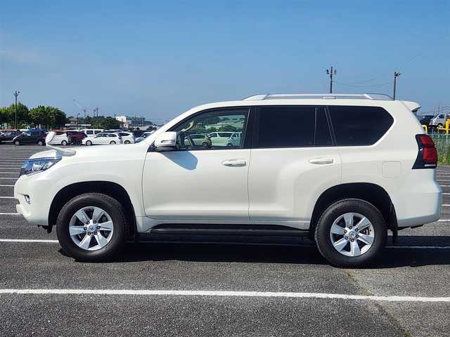 トヨタ ランドクルーザー プラド TX 群馬県 2023(令5)年 2.3万km パール 〇純正ナビ/〇フルセグTV/〇バックカメラ/〇後席用モニター/〇ムーンルーフ/〇ビルトインETC/〇パワーバッグドア/〇セーフティセンス/〇クリアランスソナー/〇LEDヘッドランプ/〇オートライト/〇フォグランプ/〇ルーフレール/〇7人乗り/〇純正17インチアルミ/〇革巻きステアリング/〇左右独立オートエアコン/〇スマートエントリー/〇禁煙車