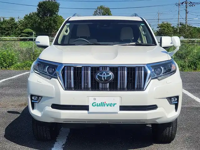 トヨタ ランドクルーザー プラド TX 群馬県 2023(令5)年 2.3万km パール 〇純正ナビ/〇フルセグTV/〇バックカメラ/〇後席用モニター/〇ムーンルーフ/〇ビルトインETC/〇パワーバッグドア/〇セーフティセンス/〇クリアランスソナー/〇LEDヘッドランプ/〇オートライト/〇フォグランプ/〇ルーフレール/〇7人乗り/〇純正17インチアルミ/〇革巻きステアリング/〇左右独立オートエアコン/〇スマートエントリー/〇禁煙車