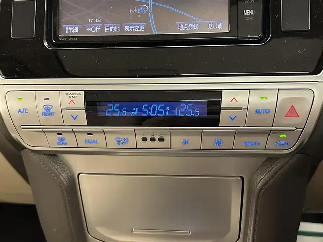 トヨタ ランドクルーザー プラド TX 群馬県 2023(令5)年 2.4万km ホワイトパールクリスタルシャイン トヨタセーフティセンス/・プリクラッシュセーフティ/・レーンディパーチャーアラート/・クリアランスソナー/・ロードサインアシスト/・レーダークルーズコントロール/・先行車発進告知/サンルーフ/純正SDナビ/・フルセグTV/・Bluetooth/・DVD/CD/SD/HDMI/・FM/AM/社外後席モニター/バックカメラ/ビルトインETC/革巻きステアリング/ステアリングスイッチ/スマートキー/プッシュスタート/LEDヘッドライト/フォグランプ/オートライト/オートマチックハイビーム/ヘッドライトウォッシャー/純正17インチAW/フロアマット/電動格納ウィンカーミラー/横滑り防止機能