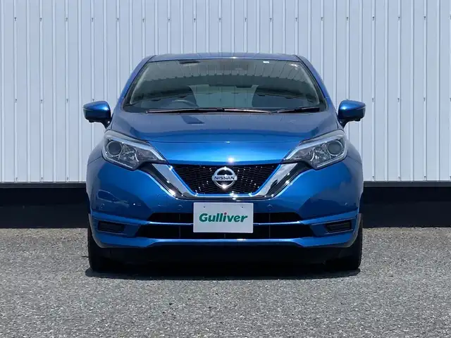 日産 ノート e－パワー X 千葉県 2018(平30)年 2.4万km シャイニングブルー 純正メモリナビ/(フルセグTV BT CD DVD FM AM）/全周囲カメラ/衝突被害軽減システム/車線逸脱警報/横滑り防止装置/ETC/ドライブレコーダー/アイドリングストップ/LEDヘッドライト/オートライト/ウィンカーミラー/電動格納ミラー/シートリフター/プッシュスタート/スマートキー/フロアマット/ドアバイザー/スペアキー/取扱説明書