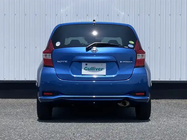 日産 ノート e－パワー X 千葉県 2018(平30)年 2.4万km シャイニングブルー 純正メモリナビ/(フルセグTV BT CD DVD FM AM）/全周囲カメラ/衝突被害軽減システム/車線逸脱警報/横滑り防止装置/ETC/ドライブレコーダー/アイドリングストップ/LEDヘッドライト/オートライト/ウィンカーミラー/電動格納ミラー/シートリフター/プッシュスタート/スマートキー/フロアマット/ドアバイザー/スペアキー/取扱説明書