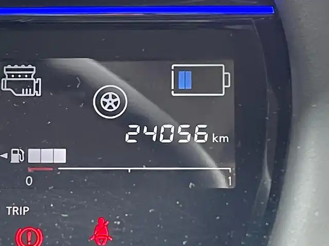 日産 ノート e－パワー X 千葉県 2018(平30)年 2.4万km シャイニングブルー 純正メモリナビ/(フルセグTV BT CD DVD FM AM）/全周囲カメラ/衝突被害軽減システム/車線逸脱警報/横滑り防止装置/ETC/ドライブレコーダー/アイドリングストップ/LEDヘッドライト/オートライト/ウィンカーミラー/電動格納ミラー/シートリフター/プッシュスタート/スマートキー/フロアマット/ドアバイザー/スペアキー/取扱説明書