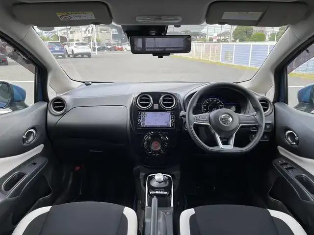 日産 ノート e－パワー X 千葉県 2018(平30)年 2.4万km シャイニングブルー 純正メモリナビ/(フルセグTV BT CD DVD FM AM）/全周囲カメラ/衝突被害軽減システム/車線逸脱警報/横滑り防止装置/ETC/ドライブレコーダー/アイドリングストップ/LEDヘッドライト/オートライト/ウィンカーミラー/電動格納ミラー/シートリフター/プッシュスタート/スマートキー/フロアマット/ドアバイザー/スペアキー/取扱説明書