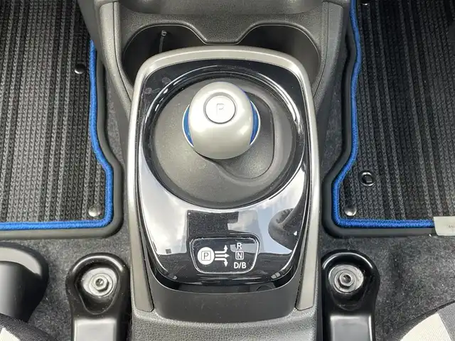 日産 ノート e－パワー X 千葉県 2018(平30)年 2.4万km シャイニングブルー 純正メモリナビ/(フルセグTV BT CD DVD FM AM）/全周囲カメラ/衝突被害軽減システム/車線逸脱警報/横滑り防止装置/ETC/ドライブレコーダー/アイドリングストップ/LEDヘッドライト/オートライト/ウィンカーミラー/電動格納ミラー/シートリフター/プッシュスタート/スマートキー/フロアマット/ドアバイザー/スペアキー/取扱説明書