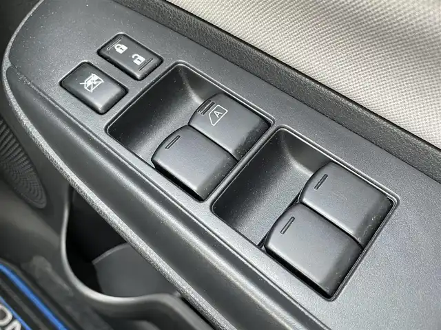 日産 ノート e－パワー X 千葉県 2018(平30)年 2.4万km シャイニングブルー 純正メモリナビ/(フルセグTV BT CD DVD FM AM）/全周囲カメラ/衝突被害軽減システム/車線逸脱警報/横滑り防止装置/ETC/ドライブレコーダー/アイドリングストップ/LEDヘッドライト/オートライト/ウィンカーミラー/電動格納ミラー/シートリフター/プッシュスタート/スマートキー/フロアマット/ドアバイザー/スペアキー/取扱説明書