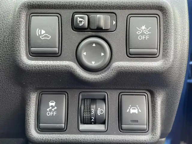 日産 ノート e－パワー X 千葉県 2018(平30)年 2.4万km シャイニングブルー 純正メモリナビ/(フルセグTV BT CD DVD FM AM）/全周囲カメラ/衝突被害軽減システム/車線逸脱警報/横滑り防止装置/ETC/ドライブレコーダー/アイドリングストップ/LEDヘッドライト/オートライト/ウィンカーミラー/電動格納ミラー/シートリフター/プッシュスタート/スマートキー/フロアマット/ドアバイザー/スペアキー/取扱説明書