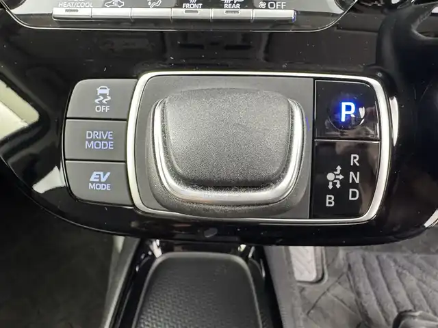 トヨタ アクア G 愛知県 2021(令3)年 6.7万km プラチナホワイトパールマイカ 純正7インチディスプレイオーディオ/　　・Bluetooth対応/USBポート/バックカメラ/ビルトインETC/本革巻ステアリングリモコン/ステアリングヒーター/ハーフレザーシート/パワーシート（D席）/シートヒーター（前席）/純正16インチアルミホイール/LEDヘッドライト/電動格納ウィンカーミラー/トヨタセーフティセンス/　　・プリクラッシュセーフティ/　　・レーンディバーチャーアラート/　　・レーントレーシングアシスト/　　・レーダークルーズコントロール/　　・ロードサインアシスト/　　・オートマチックハイビーム/クリアランスソナー/スマートキー