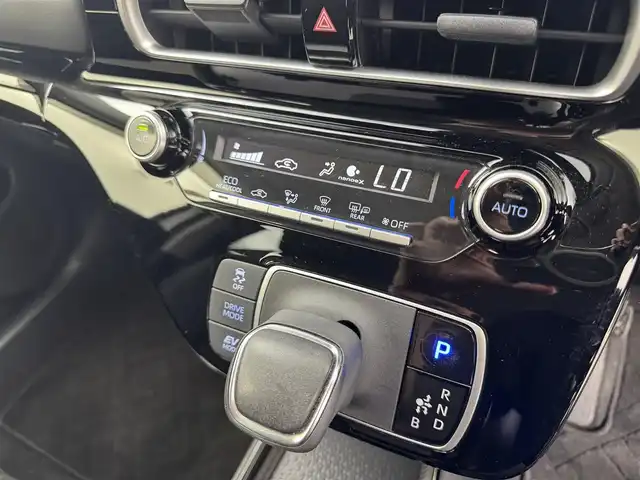 トヨタ アクア G 愛知県 2021(令3)年 6.7万km プラチナホワイトパールマイカ 純正7インチディスプレイオーディオ/　　・Bluetooth対応/USBポート/バックカメラ/ビルトインETC/本革巻ステアリングリモコン/ステアリングヒーター/ハーフレザーシート/パワーシート（D席）/シートヒーター（前席）/純正16インチアルミホイール/LEDヘッドライト/電動格納ウィンカーミラー/トヨタセーフティセンス/　　・プリクラッシュセーフティ/　　・レーンディバーチャーアラート/　　・レーントレーシングアシスト/　　・レーダークルーズコントロール/　　・ロードサインアシスト/　　・オートマチックハイビーム/クリアランスソナー/スマートキー