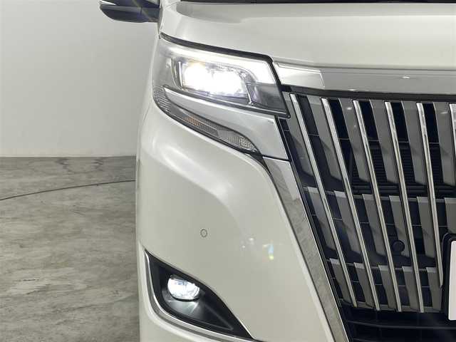 トヨタ エスクァイア ハイブリッド Gi 福島県 2019(平31)年 5.8万km ホワイトパールクリスタルシャイン トヨタセーフティセンス/・プリクラッシュブレーキ/・レーンキープアシスト/・オートマチックハイビーム/純正SDナビ/型番:NSZT-Y68T/・AM/FM/CD/DVD/BT/フルセグTV/・全方位/フロント/バック/サイドカメラ/・ETC/・前後ドライブレコーダー/クルーズコントロール/両側パワースライドドア/プッシュスタート/・スマートキー/レザーシート/・キャプテンシート/・チップアップシート/・ウォークスルー/LEDヘッドライト/・オートライト/アイドリングストップ/純正フロアマット/ドアバイザー