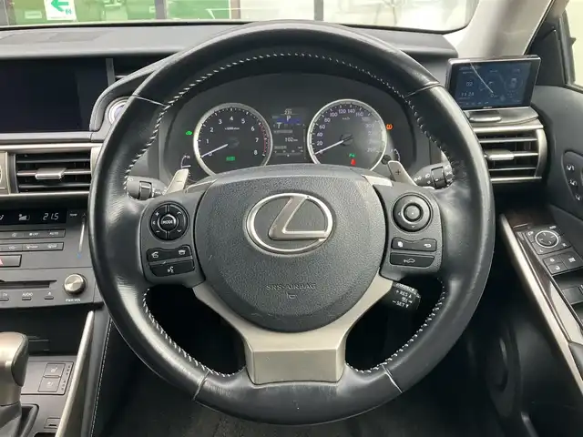 レクサス ＩＳ 300h バージョンL 道南・函館 2015(平27)年 14.5万km スターライトブラックガラスフレーク ムーンルーフ/レーダークルーズコントロール/ ＥＴＣ２．０/TV/FM/AM/Bluetooth/トラクションコントロールシステム/ビークルダイナミクスコントロール/メモリー付パワーシート/シートヒーター/エアシート/電動リアゲート/プッシュスタート/アイドリングストップ