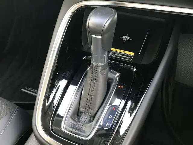 ホンダ ヴェゼル ハイブリッド e:HEV Z 富山県 2021(令3)年 5.6万km プラチナホワイトパール 純正ディスプレイオーディオ/Bluetooth/バックカメラ/ドライブレコーダー/衝突被害軽減ブレーキ/コーナーセンサー/レーンキープアシスト/レーダークルーズコントロール/ハーフレザーシート/電動リアゲート/シートヒーター/LEDヘッドライト/オートライト/プッシュスタート/スマートキー/ETC2.0