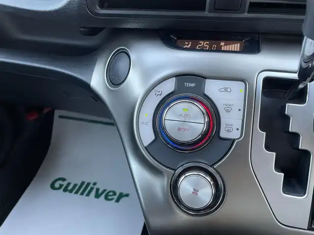 トヨタ シエンタ G 青森県 2019(令1)年 4.9万km ブラックマイカ ４WD/社外ナビ/フルセグTV/CD/DVD/BT/純正エンジンスターター/ドライブレコーダー/クリアランスソナー/パーキングサポートブレーキ/衝突軽減ブレーキ/レーンキープ/オートマチックハイビーム/オートライト/純正フロアマット/純正ドアバイザー/15インチスタッドレスタイヤ積込