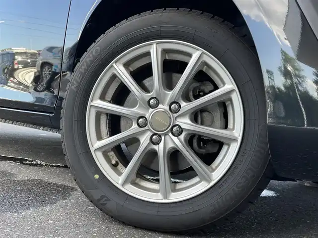 トヨタ シエンタ G 青森県 2019(令1)年 4.9万km ブラックマイカ ４WD/社外ナビ/フルセグTV/CD/DVD/BT/純正エンジンスターター/ドライブレコーダー/クリアランスソナー/パーキングサポートブレーキ/衝突軽減ブレーキ/レーンキープ/オートマチックハイビーム/オートライト/純正フロアマット/純正ドアバイザー/15インチスタッドレスタイヤ積込