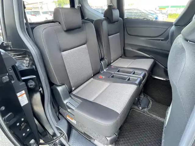 トヨタ シエンタ G 青森県 2019(令1)年 4.9万km ブラックマイカ ４WD/社外ナビ/フルセグTV/CD/DVD/BT/純正エンジンスターター/ドライブレコーダー/クリアランスソナー/パーキングサポートブレーキ/衝突軽減ブレーキ/レーンキープ/オートマチックハイビーム/オートライト/純正フロアマット/純正ドアバイザー/15インチスタッドレスタイヤ積込