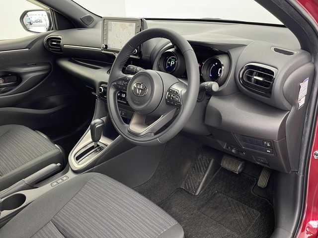 トヨタ ヤリス ハイブリッド Z 栃木県 2020(令2)年 3.1万km センシュアルレッドマイカ Toyota Safety Sense/・プリクラッシュセーフティ/・レーントレーシングアシスト/・レーダークルーズコントロール/・オートマチックハイビーム/純正ディスプレイオーディオ/USB/Bluetooth/Miracast/バックカメラ/三眼LEDヘッドライト/ビルトインETC/アイドリングストップ/横滑り防止装置/プッシュスタート/スマートキー/社外15インチAW