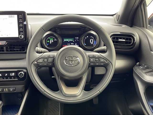 トヨタ ヤリス ハイブリッド Z 栃木県 2020(令2)年 3.1万km センシュアルレッドマイカ Toyota Safety Sense/・プリクラッシュセーフティ/・レーントレーシングアシスト/・レーダークルーズコントロール/・オートマチックハイビーム/純正ディスプレイオーディオ/USB/Bluetooth/Miracast/バックカメラ/三眼LEDヘッドライト/ビルトインETC/アイドリングストップ/横滑り防止装置/プッシュスタート/スマートキー/社外15インチAW