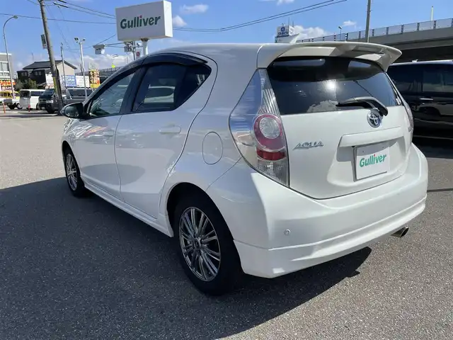 トヨタ アクア G 石川県 2014(平26)年 7.1万km パール 純正メモリーナビ/純正CD/DVD/フルセグTV/バックカメラ/ETC/スマートキー/プッシュスタート/電動ミラー/モデリスタエアロ/モデリスタマフラー/社外アルミホイール/ステアリングスイッチ/保証書