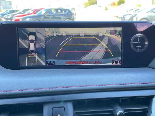 レクサス ＵＸ 250h Fスポーツ 静岡県 2019(令1)年 6万km ホワイトノーヴァガラスフレーク ●純正ナビ/（フルセグ/CD/DVD/Bluetooth）/●全方位カメラ/●アダプティブクルーズコントロール/●プリクラッシュセーフティー/●レーントレーシングアシスト/●後方クリアランスソナー/●インテリジェントパーキングアシスト/●ブラインドスポットモニター/●電動サイドパーキング/●オートブレーキホールド/●LEDヘッドライト/●オートライト/●オートマチックハイビーム/●フォグランプ/●革巻きステアリング/●ステアリングスイッチ/●パドルシフト/●ステアリングヒーター/●電動格納ウインカーミラー/●運転席＆助手席パワーシート/●運転席＆助手席シートヒーター/●運転席シートメモリー/●ETC/●純正フロアマット/●ドアバイザー/●前方ドライブレコーダー/●ISOFIX/●プッシュスタート/●スマートキー/●純正18インチアルミホイール/●W+サイド+カーテンSRS+ABS