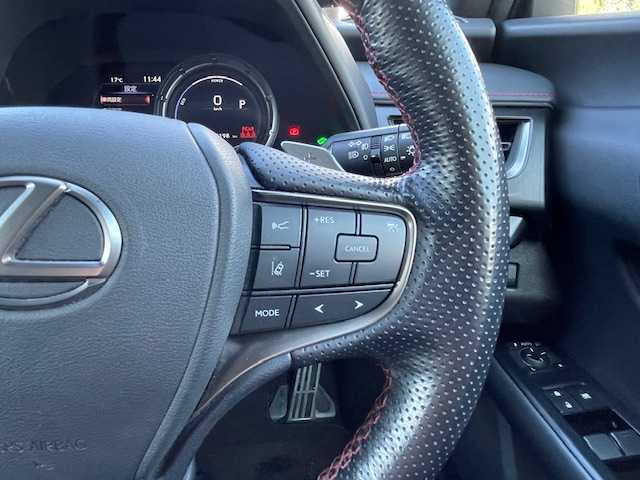 レクサス ＵＸ 250h Fスポーツ 静岡県 2019(令1)年 6万km ホワイトノーヴァガラスフレーク ●純正ナビ/（フルセグ/CD/DVD/Bluetooth）/●全方位カメラ/●アダプティブクルーズコントロール/●プリクラッシュセーフティー/●レーントレーシングアシスト/●後方クリアランスソナー/●インテリジェントパーキングアシスト/●ブラインドスポットモニター/●電動サイドパーキング/●オートブレーキホールド/●LEDヘッドライト/●オートライト/●オートマチックハイビーム/●フォグランプ/●革巻きステアリング/●ステアリングスイッチ/●パドルシフト/●ステアリングヒーター/●電動格納ウインカーミラー/●運転席＆助手席パワーシート/●運転席＆助手席シートヒーター/●運転席シートメモリー/●ETC/●純正フロアマット/●ドアバイザー/●前方ドライブレコーダー/●ISOFIX/●プッシュスタート/●スマートキー/●純正18インチアルミホイール/●W+サイド+カーテンSRS+ABS