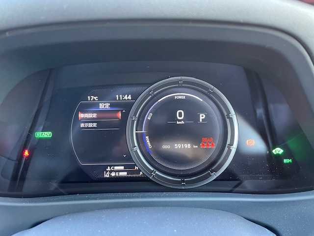 レクサス ＵＸ 250h Fスポーツ 静岡県 2019(令1)年 6万km ホワイトノーヴァガラスフレーク ●純正ナビ/（フルセグ/CD/DVD/Bluetooth）/●全方位カメラ/●アダプティブクルーズコントロール/●プリクラッシュセーフティー/●レーントレーシングアシスト/●後方クリアランスソナー/●インテリジェントパーキングアシスト/●ブラインドスポットモニター/●電動サイドパーキング/●オートブレーキホールド/●LEDヘッドライト/●オートライト/●オートマチックハイビーム/●フォグランプ/●革巻きステアリング/●ステアリングスイッチ/●パドルシフト/●ステアリングヒーター/●電動格納ウインカーミラー/●運転席＆助手席パワーシート/●運転席＆助手席シートヒーター/●運転席シートメモリー/●ETC/●純正フロアマット/●ドアバイザー/●前方ドライブレコーダー/●ISOFIX/●プッシュスタート/●スマートキー/●純正18インチアルミホイール/●W+サイド+カーテンSRS+ABS